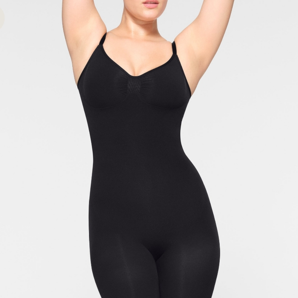 SKIMS Seamless Sculpt Mid Thigh Bodysuit